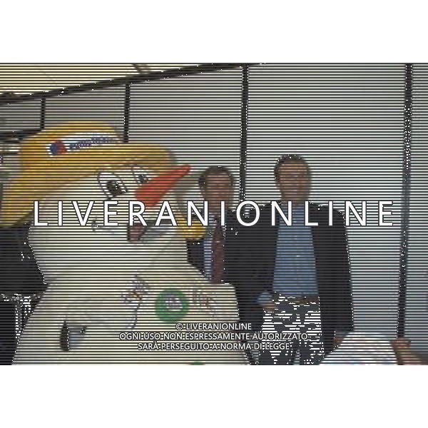 04-10-1996 MILANO FESTA DELLA NEVE ORGANIZZATA DALLA GAZZETTA DELLO SPORT NELLA FOTO GUSTAVO THOENI CON PIERO GROS AG ALDO LIVERANI SAS