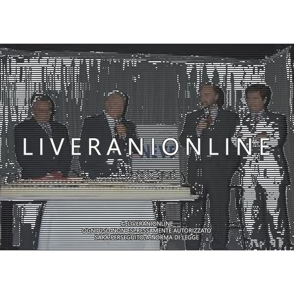 04-10-1996 MILANO FESTA DELLA NEVE ORGANIZZATA DALLA GAZZETTA DELLO SPORT NELLA FOTO IL PRESIDENTE FISI CARLO VALENTINO CON IL DIRETTORE DELLA GAZZETTA DELLO SPORT CANDIDO CANNAVO\' E GIANNI MERLO AG ALDO LIVERANI SAS