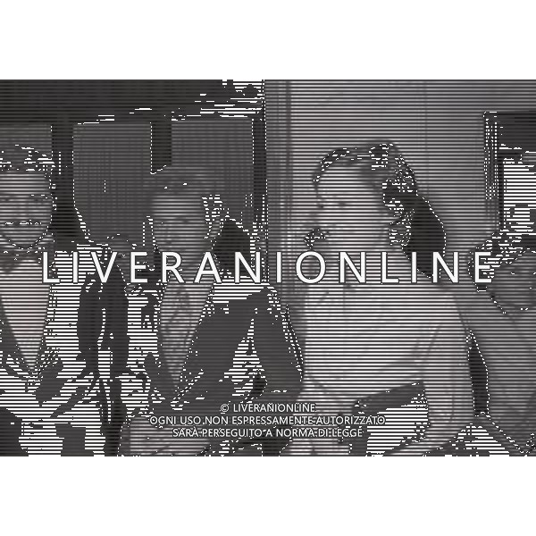 RETROSPETTIVA KLAUS DI BIASI NUOTATORE NELLA FOTO KLAUS DI BIASI A CAMPIONE D\'ITALIA NELL\'ANNO 1974 CON SARA SIMEONI E MARITO AG ALDO LIVERANI SAS