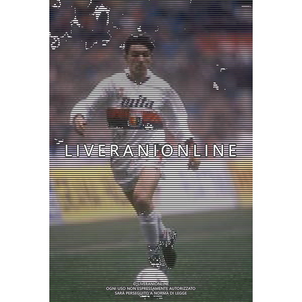 RETROSPETTIVA STEFANO ERANIO CALCIATORE NELLA FOTO STEFANO ERANIO CON LA MAGLIA DEL GENOA CALCIO AG ALDO LIVERANI SAS