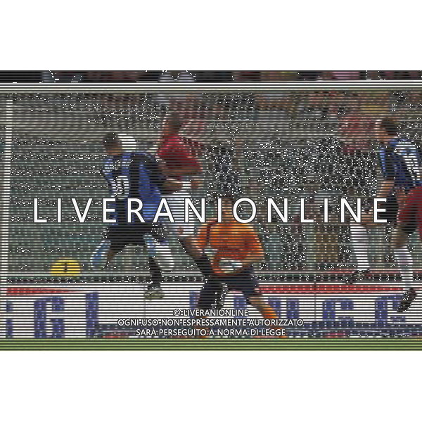 Roma - Inter finale di andata di Coppa Italia Tim Cup 12/06/2005 nella foto il gol annullato di adriano ph terruso/agenzia aldo liverani