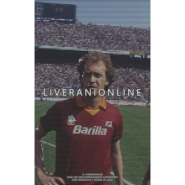 RETROSPETTIVA ROBERTO FALCAO GIOCATORE NELLA FOTO ROBERTO FALCAO CON LA MAGLIA DELLA ROMA CALCIO AG ALDO LIVERANI SAS
