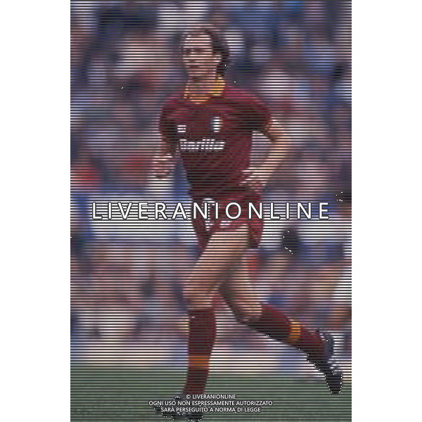 RETROSPETTIVA ROBERTO FALCAO GIOCATORE NELLA FOTO ROBERTO FALCAO CON LA MAGLIA DELLA ROMA CALCIO AG ALDO LIVERANI SAS