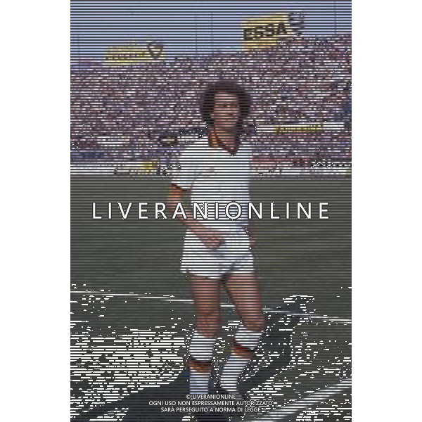 RETROSPETTIVA ROBERTO FALCAO GIOCATORE NELLA FOTO ROBERTO FALCAO CON LA MAGLIA DELLA ROMA CALCIO AG ALDO LIVERANI SAS