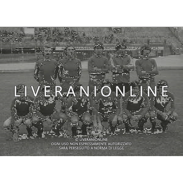 1977 VARESE ALLENAMENTO NAZIONALE ITALIANA DI CALCIO NELLA FOTO FORMAZIONE NAZIONALE ITALIANA DA SIN IN PIEDI ROBERTO PRUZZO-MAURO BELLUGI-CLAUDIO ONOFRI-PAOLO CONTI ALDO MALDERA DA SIN SEDUTI LUIGI DANOVA-BRUNO CONTI-WALTER NOVELLINO-PATRIZIO SALA- --------- ERALDO PECCI AG ALDO LIVERANI SAS