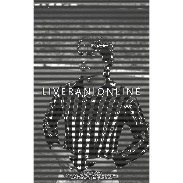 RETROSPETTIVA FRANCESCO VINCENZI CALCIATORE MILAN NELLA FOTO FRANCESCO VINCENZI CON LA MAGLIA DEL MILAN ANELL\'ANNO 1975 AG ALDO LIVERANI SAS