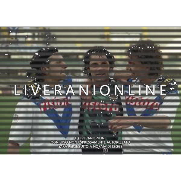 25-04-1999 VERONA-CAMPIONATO DI CALCIO SERIE B VERONA BRESCIA 0-2 NELLA FOTO ALBERTO SAVINO-MAURO ROSIN E VITTORIO MERO A FINE GARA AG ALDO LIVERANI SAS