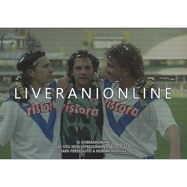 25-04-1999 VERONA-CAMPIONATO DI CALCIO SERIE B VERONA BRESCIA 0-2 NELLA FOTO ALBERTO SAVINO-MAURO ROSIN E VITTORIO MERO A FINE GARA AG ALDO LIVERANI SAS