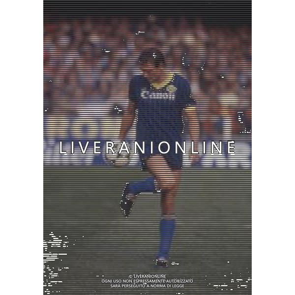 RETROSPETTIVA PREBEN LARSEN ELKJAER CALCIATORE NELLA FOTO PREBEN LARSEN ELKJAER CON LA MAGLIA DEL VERONA CALCIO NELL\'ANNO 1985 AG ALDO LIVERANI SAS