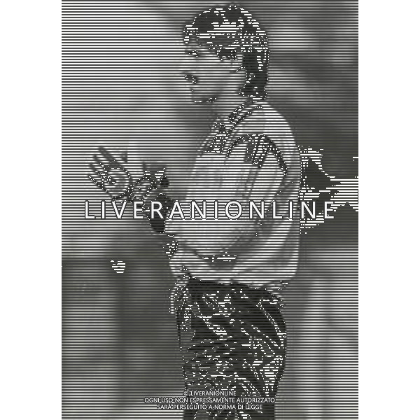 RETROSPETTIVA GIULIO NUCIARI CALCIATORE NELLA FOTO GIULIO NUCIARI CON LA MAGLIA DEL MONZA CALCIO NELL\'ANNO 1988-89 AG ALDO LIVERANI SAS