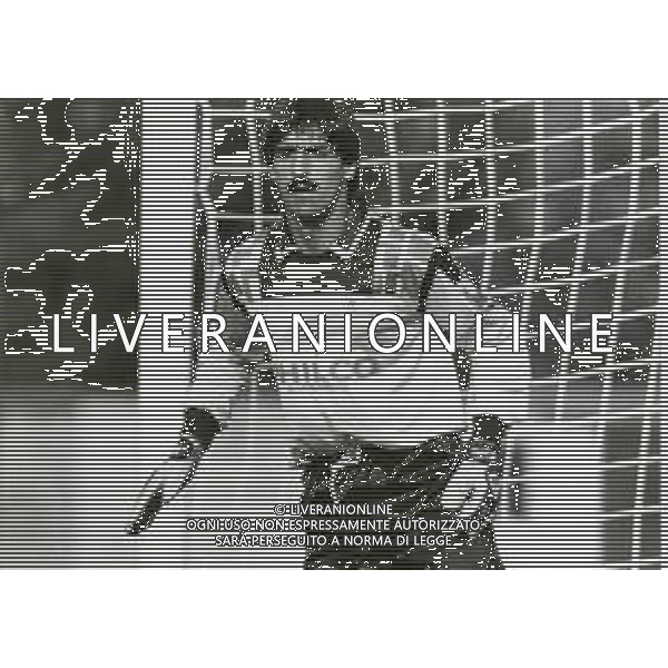 RETROSPETTIVA GIULIO NUCIARI CALCIATORE NELLA FOTO GIULIO NUCIARI CON LA MAGLIA DEL MONZA CALCIO NELL\'ANNO 1988-89 AG ALDO LIVERANI SAS