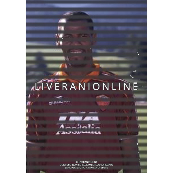 RETROSPETTIVA ALDAIR CALCIATORE NELLA FOTO ALDAIR CON LAMAGLIA DELLA ROMA CALCIO AG ALDO LIVERANI SAS