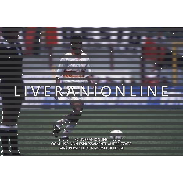 RETROSPETTIVA ALDAIR CALCIATORE NELLA FOTO ALDAIR CON LA MAGLIA DELLA ROMA CALCIO AG ALDO LIVERANI SAS