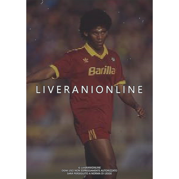 RETROSPETTIVA ALDAIR CALCIATORE NELLA FOTO ALDAIR CON LA MAGLIA DELLA ROMA CALCIO AG ALDO LIVERANI SAS