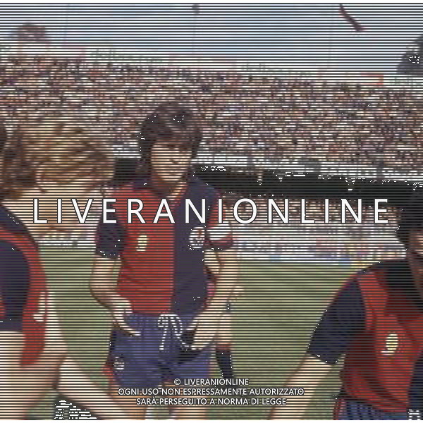 RETROSPETTIVA CLAUDIO ONOFRI CALCIATORE E ALLENATORE 1981 NELLA FOTO CLAUDIO ONOFRI CON LA MAGLIA DEL GENOA CALCIO AG ALDO LIVERANI SAS
