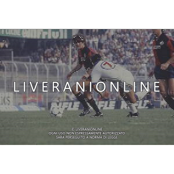RETROSPETTIVA CLAUDIO ONOFRI CALCIATORE E ALLENATORE NELLA FOTO CLAUDIO ONOFRI CON LA MAGLIA DEL GENOA CALCIO AG ALDO LIVERANI SAS