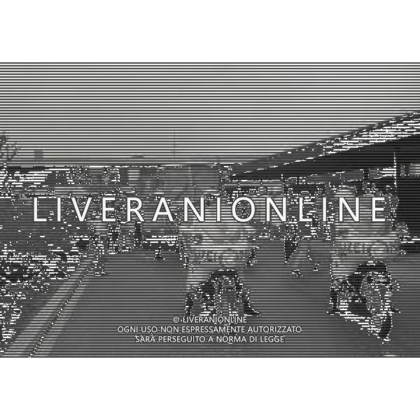 1974 CAMPIONATO DEL MONDO DI CALCIO GERMANIA 74 ALLENAMENTO NAZIONALE ITALIANA NELLA FOTO IL BUS DELLA NAZIONALE ITALIANA SCORTATO DALLA POLIZIA AG ALDO LIVERANI SAS 