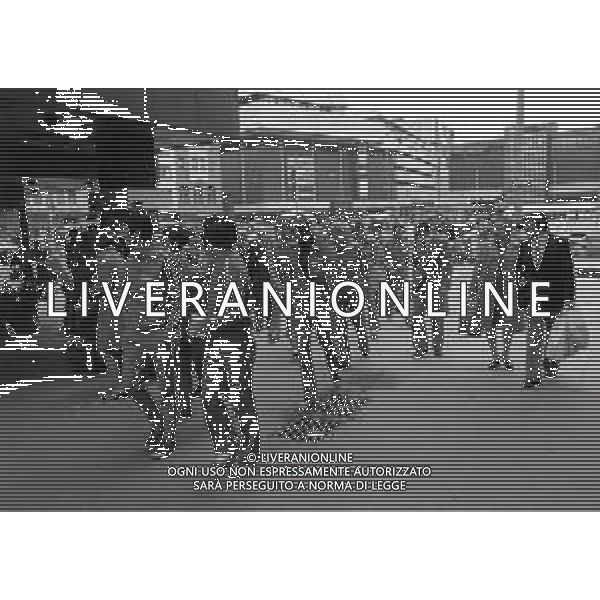 1974 CAMPIONATO DEL MONDO DI CALCIO GERMANIA 74 ALLENAMENTO NAZIONALE ITALIANA NELLA FOTO I GIOCATORI DELLA NAZIONALE ITALIANA PER LE VIE DELLA CITTA\' AG ALDO LIVERANI SAS