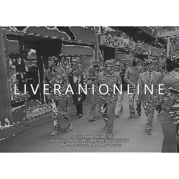 1974 CAMPIONATO DEL MONDO DI CALCIO GERMANIA 74 ALLENAMENTO NAZIONALE ITALIANA NELLA FOTO I GIOCATORI DELLA NAZIONALE ITALIANA PER LE VIE DELLA CITTA\' AG ALDO LIVERANI SAS