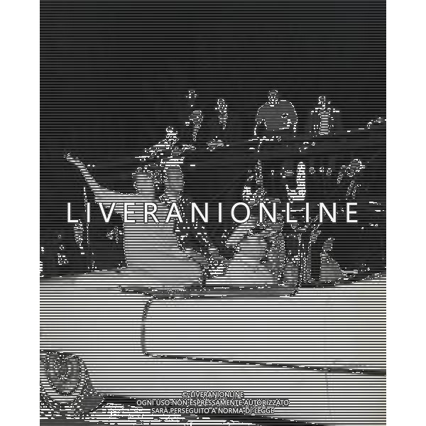 RETROSPETTIVA RETROSPETTIVA RE JUAN CARLOS DI SPAGNA NELLA FOTO RE JUAN CARLOS DI SPAGNA CON LA MOGLIE SOPHIA DI GRECIA FESTEGGIAMENTI PER LE NOZZE AD ATENE IL 15 SETTEMBRE 1961 AG ALDO LIVERANI SAS   
