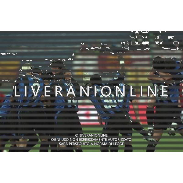 MILANO STADIO MEAZZA 15/6/2005 INTER-ROMA FINALE DELLA TIM CUP NELLA FOTO L\' ESULTANZA DELL\' INTER DOPO IL GOL DI MIHAJLOVIC FOTO AG ALDO LIVERANI