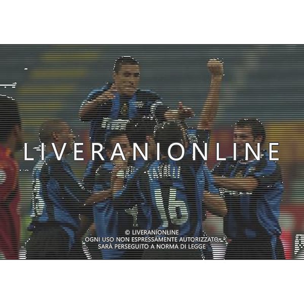 MILANO STADIO MEAZZA 15/6/2005 INTER-ROMA FINALE DELLA TIM CUP NELLA FOTO L\' ESULTANZA DELL\' INTER DOPO IL GOL DI MIHAJLOVIC FOTO AG ALDO LIVERANI