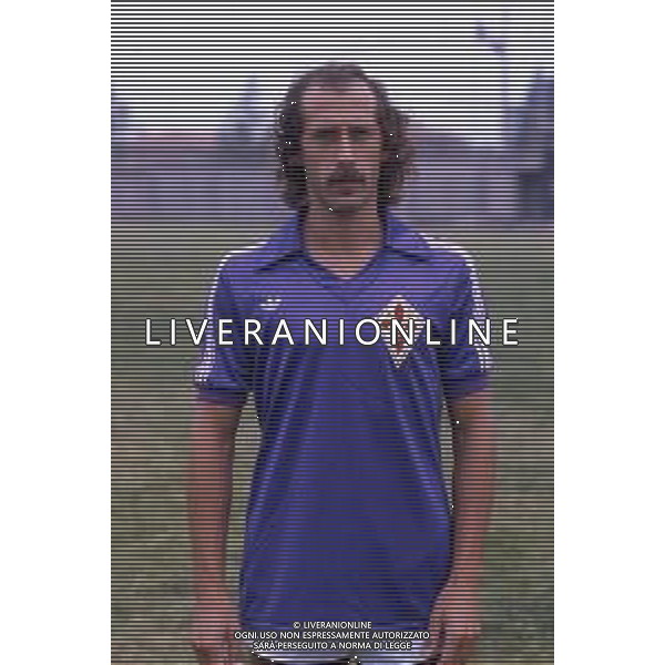 RETROSPETTIVA FRANCESCO CASAGRANDE CALCIATORE NELLA FOTO FRANCESCO CASAGRANDE CON LA MAGLIA DELLA FIORENTINA CALCIO AG ALDO LIVERANI SAS