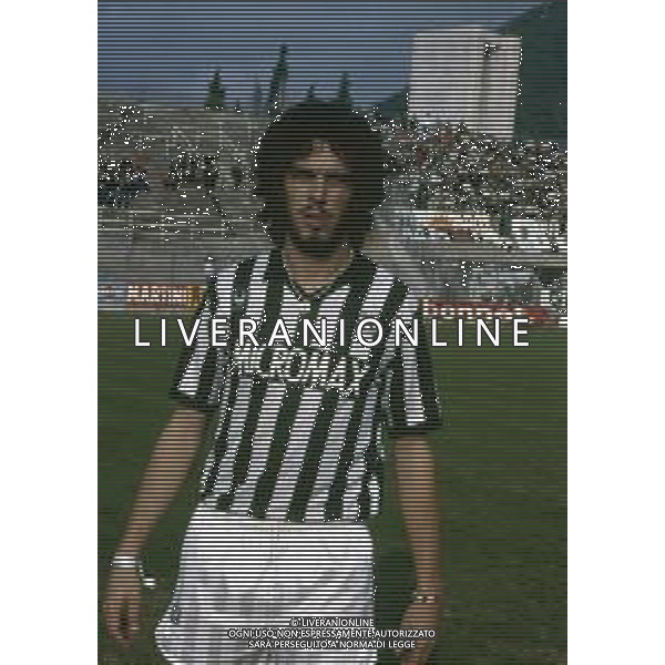 RETROSPETTIVA WALTER CASAGRANDE CALCIATORE NELLA FOTO WALTER CASAGRANDE CON LA MAGLIA DELL\'ASCOLI CALCIO AG ALDO LIVERANI SAS