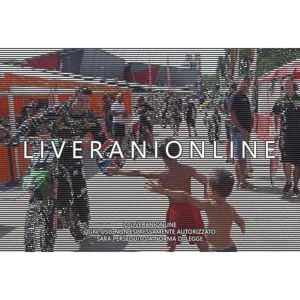 IMOLA SABATO 17 AGOSTO 2019 AUTODROMO ENZO E DINO FERRARI MOTOCROSS NELLA FOTO: I BIMBI SALUTANO ENTRATA IN PISTA FOTO GIANNI SANNA-AG ALDO LIVERANI SAS