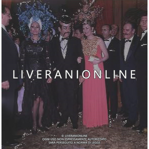 REALI PRINCIPATO DI MONACO - GRACE KELLY PRINCIPESSA DI MONACO - RETROSPETTIVA nella foto con Sophia Loren e il marito Ranieri III di Grimaldi principe Sovrano di Monaco a un ballo in maschera a Monte Carlo, 1969 ©ARCHIVIO / AGENZIA ALDO LIVERANI SAS