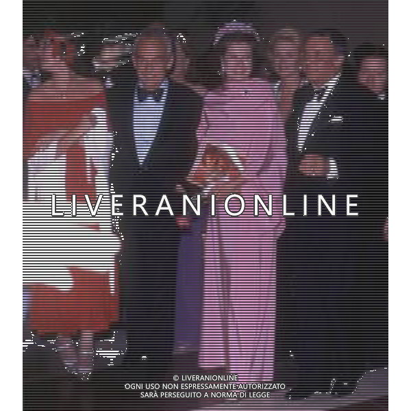 REALI PRINCIPATO DI MONACO - GRACE KELLY PRINCIPESSA DI MONACO - RETROSPETTIVA nella foto con il marito Ranieri III di Grimaldi principe Sovrano di Monaco, la figlia Carolina e Frank Sinatra nel 1975 ©ARCHIVIO / AGENZIA ALDO LIVERANI SAS