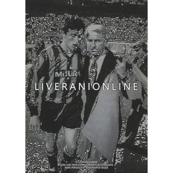 07-12-1988 MILANO OTTAVI DI FINALE DI COPPA UEFA INTER BAYERN MONACO 1-3 NELLA FOTO GIOVANNI TRAPATTONI ALLENATORE INTER CON DARIO MORELLO AG ALDO LIVERANI SAS 