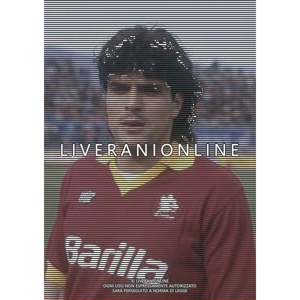 RETROSPETTIVA ROBERTO POLICANO CALCIATORE NELLA FOTO ROBERTO POLICANO CON LA MAGLIA DELLA ROMA CALCIO AG ALDO LIVERANI SAS