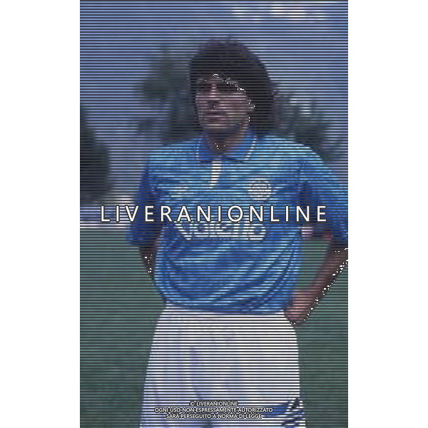 RETROSPETTIVA ROBERTO POLICANO CALCIATORE NELLA FOTO ROBERTO POLICANO CON LA MAGLIA DEL NAPOLI CALCIO AG ALDO LIVERANI SAS