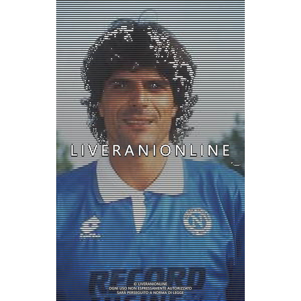 RETROSPETTIVA ROBERTO POLICANO CALCIATORE NELLA FOTO ROBERTO POLICANO CON LA MAGLIA DEL NAPOLI CALCIO AG ALDO LIVERANI SAS
