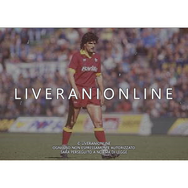 RETROSPETTIVA ROBERTO POLICANO CALCIATORE NELLA FOTO ROBERTO POLICANO CON LA MAGLIA DELLA ROMA CALCIO AG ALDO LIVERANI SAS