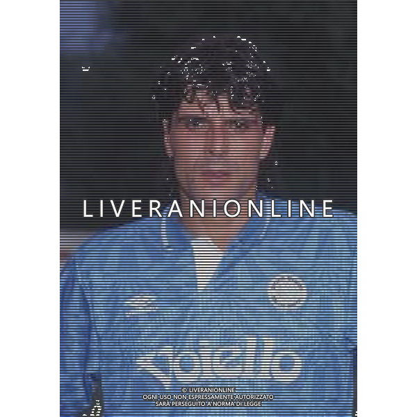 RETROSPETTIVA ROBERTO POLICANO CALCIATORE NELLA FOTO ROBERTO POLICANO CON LA MAGLIA DEL NAPOLI CALCIO AG ALDO LIVERANI SAS