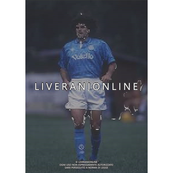 RETROSPETTIVA ROBERTO POLICANO CALCIATORE NELLA FOTO ROBERTO POLICANO CON LA MAGLIA DEL NAPOLI CALCIO AG ALDO LIVERANI SAS