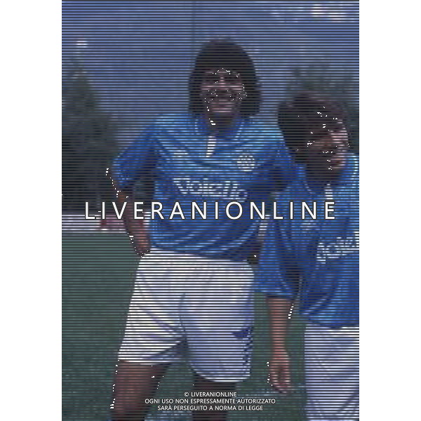 RETROSPETTIVA ROBERTO POLICANO CALCIATORE NELLA FOTO ROBERTO POLICANO CON LA MAGLIA DEL NAPOLI CALCIO CON GIANFRANCO ZOLA AG ALDO LIVERANI SAS