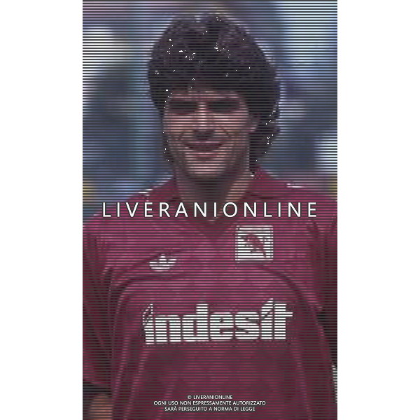 RETROSPETTIVA ROBERTO POLICANO CALCIATORE NELLA FOTO ROBERTO POLICANO CON LA MAGLIA DEL TORINO CALCIO AG ALDO LIVERANI SAS