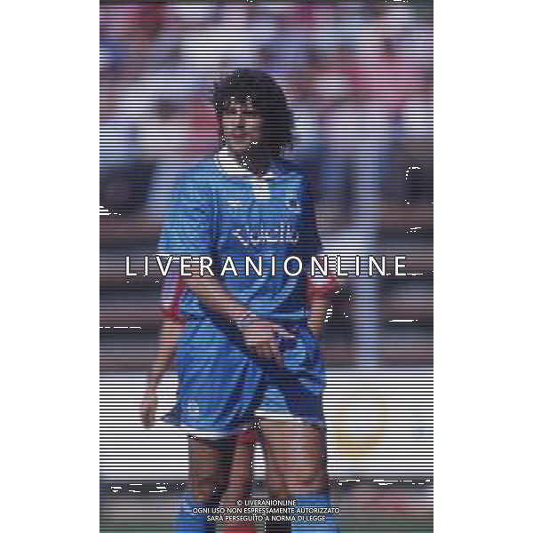 RETROSPETTIVA ROBERTO POLICANO CALCIATORE NELLA FOTO ROBERTO POLICANO CON LA MAGLIA DEL NAPOLI CALCIO AG ALDO LIVERANI SAS