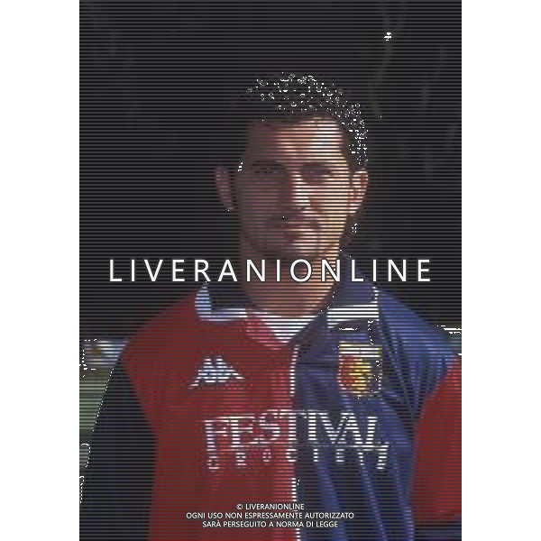 RETROSPETTIVA SEBASTIANO VECCHIOLA CALCIATORE NELLA FOTO SEBASTIANO VECCHIOLA CON LA MAGLIA DEL GENOA CALCIO AG ALDO LIVERANI SAS