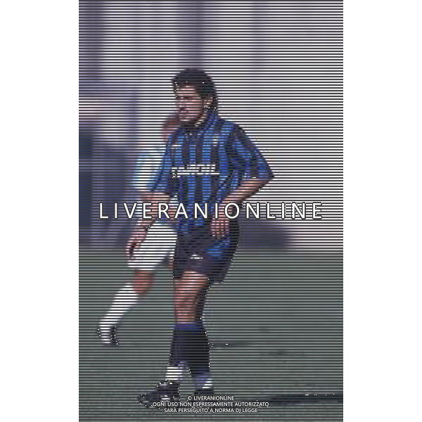 RETROSPETTIVA SEBASTIANO VECCHIOLA CALCIATORE NELLA FOTO SEBASTIANO VECCHIOLA CON LA MAGLIA DELL\'ATALANTA AG ALDO LIVERANI SAS
