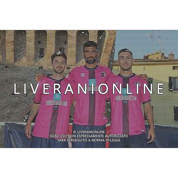 IMOLA 20 08 2019 IMOLESE CALCIO SERIE C PRESENTAZIONE NUOVA MAGLIA AL BAR ELIO\'S NELLA FOTO DA SINISTRA LUCA MANIERO FILIPPO CARINI E DARADAN VUTHAJ TERZA MAGLIA FOTO GIANNI SANNA-AG ALDO LIVERANI SAS