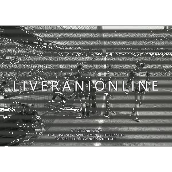 21-04-1985 MILANO-CAMPIONATO DI CALCIO SERIE A MILAN VERONA 0-0 NELLA FOTO CLAUDIO GARELLA GUARDA IL CONTROLLO DELLE RETI AG ALDO LIVERANI SAS