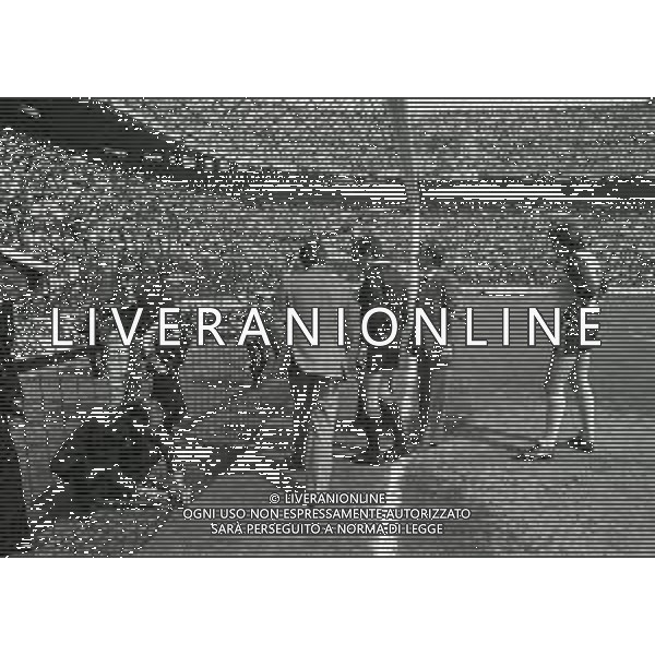 21-04-1985 MILANO-CAMPIONATO DI CALCIO SERIE A MILAN VERONA 0-0 NELLA FOTO CLAUDIO GARELLA GUARDA IL CONTROLLO DELLE RETI AG ALDO LIVERANI SAS