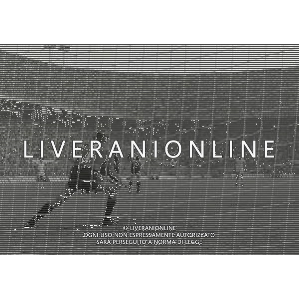 25-09-1977 MILANO-CAMPIONATO DI CALCIO SERIE A INTER -NAPOLI 1-0 NELLA FOTO TIRO DI LUCIANO CHIARUGI AG ALDO LIVERANI SAS