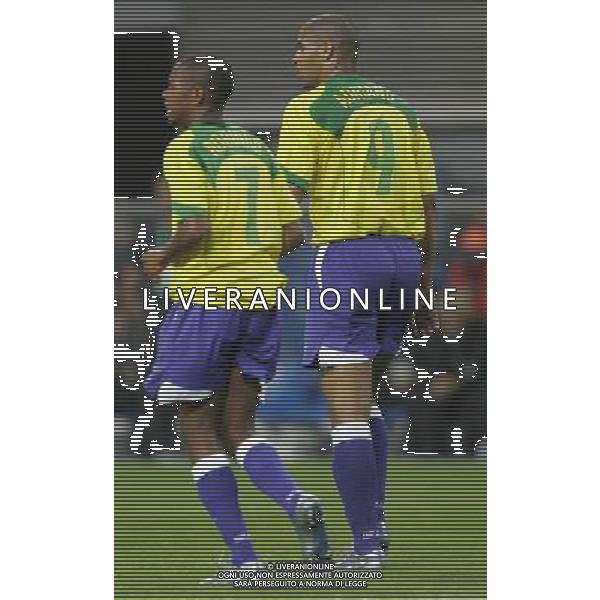 Lipsia 16/06/2005 Confederations Cup 2005 Brasile-Grecia 3-0 nella foto: Robinho-Adriano foto: Marco Luzzani / Ag.Aldo Liverani