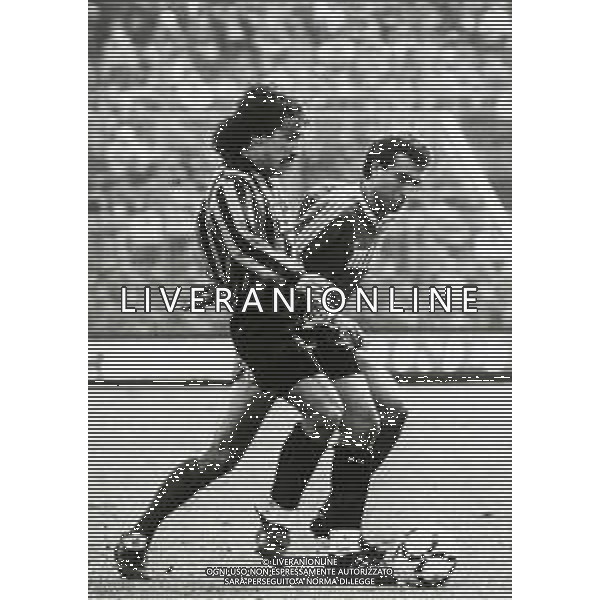RETROSPETTIVA ENRICO VELLA CALCIATORE NELLA FOTO ENRICO VELLA CON LA MAGLIA DELL\'ATALANTA CALCIO E PASQUALE BRUNO IN ATLANTA COMO AG ALDO LIVERANI SAS