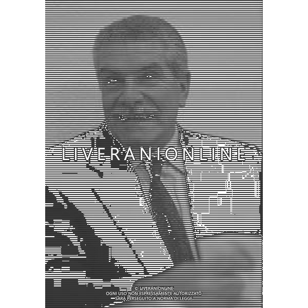 RETROSPETTIVA GIUSEPPE FARINA EX PRESIDENTE AC MILAN E INDUSTRIALE NELLA FOTO IL GIORNALISTA DELLA GAZZETTA DELLO SPORT GERMANO BOVOLENTA INCONTRA A MILANO L\'EX PRESIDENTE DEL MILAN GIUSEPPE FARINA 1992 AG ALDO LIVERANI SAS